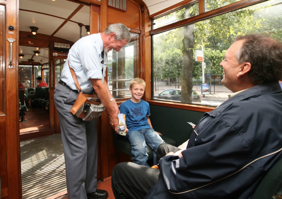 Passagiers in de tram